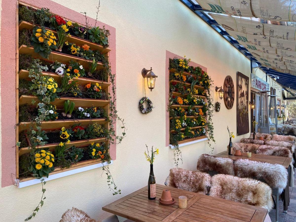 Ferienwohnungen Park Cafe Am Kurpark Бернкастель-Кюс Экстерьер фото